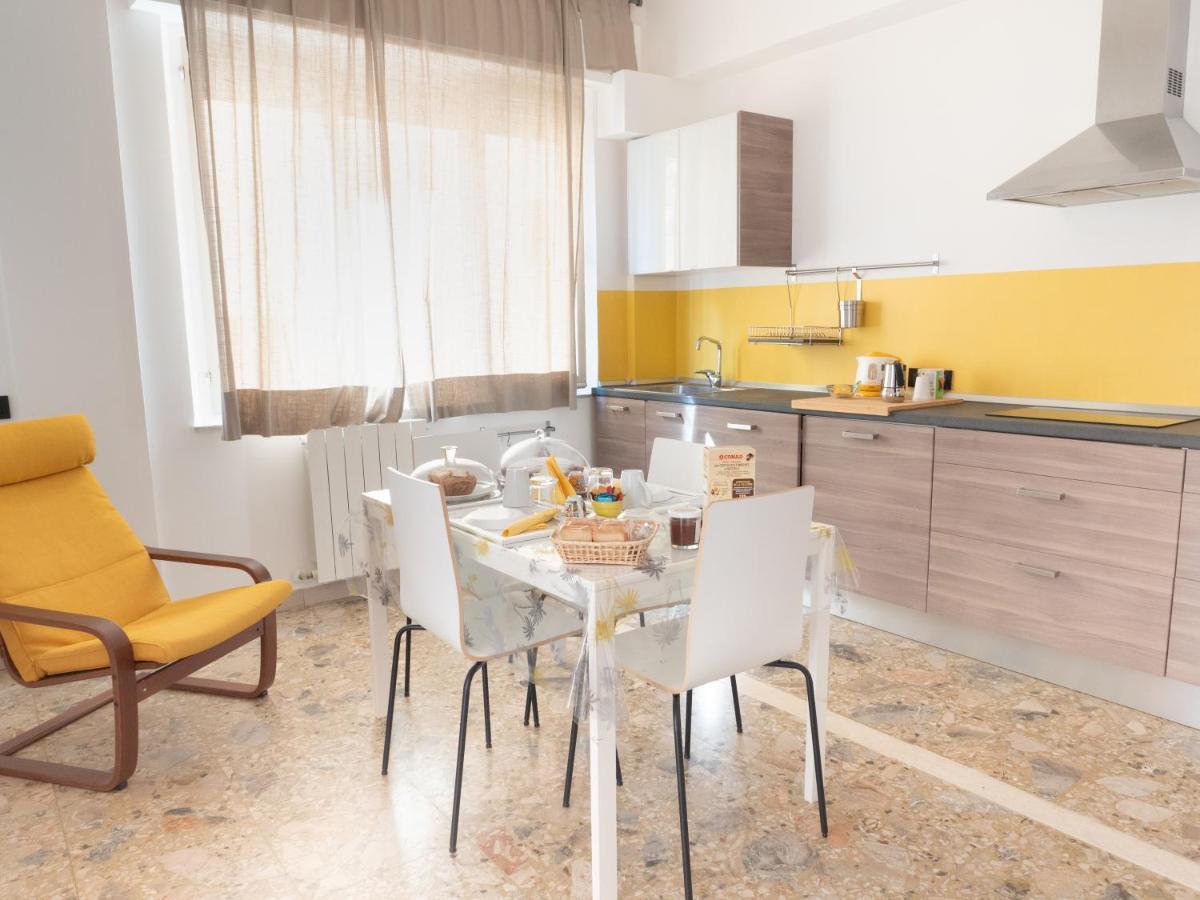 La Casa Di Adua Bed and Breakfast Porto SantʼElpidio Exteriör bild